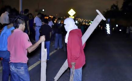 Community police detains policemen in Guerrero