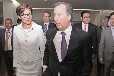 Error, posponer las inversiones: Meade