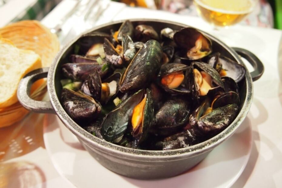 Cocina como todo un chef: receta de mejillones al vino blanco 