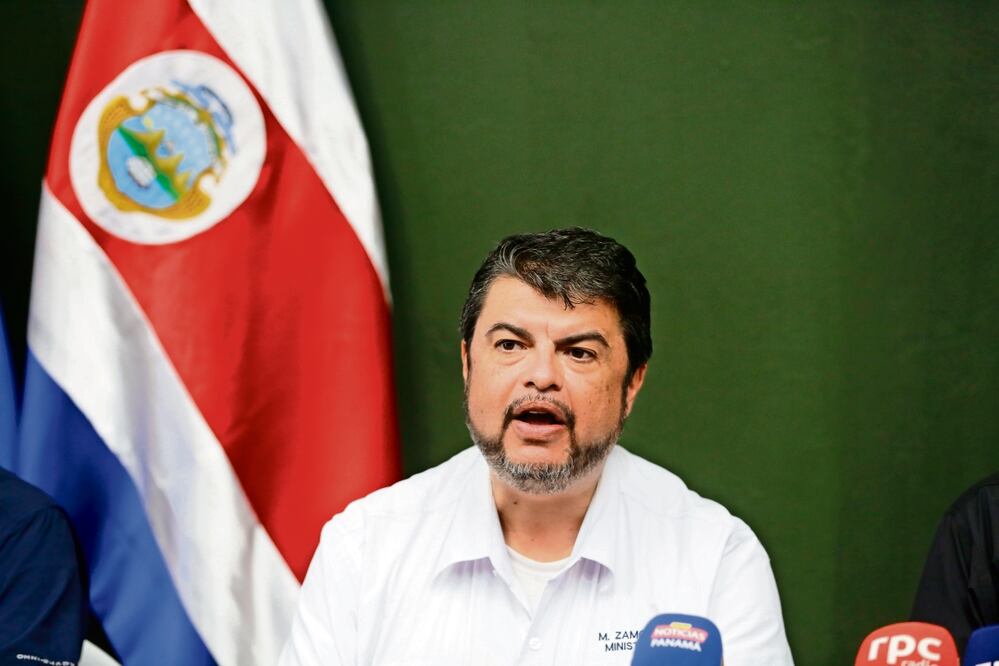 El ministro de Seguridad Pública de Costa Rica, Mario Zamora, durante una conferencia de prensa en Metetí, Panamá. Foto: Carlos Lemos / EFE