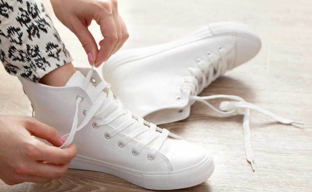 Tenis blancos. Foto: Freepik