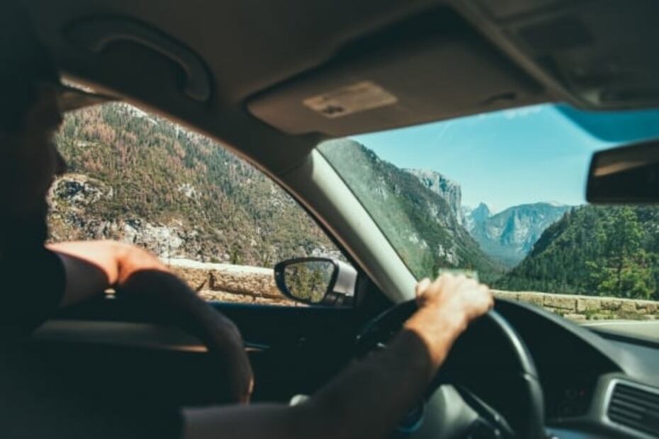 6 consejos sobre cómo tomar una curva en carretera de manera segura