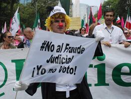 Asisten miles a marcha "anti elección judicial"; llaman a tomar la Corte para evitar que rindan protesta nuevos magistrados