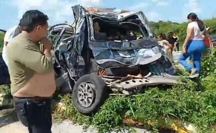 Tráiler embiste camioneta familiar en carretera Mérida-Chetumal; hay 3 fallecidos