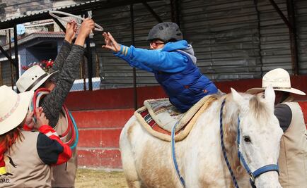 Llevan terapia con caballos a personas con autismo en Toluca