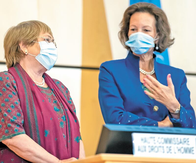 La Alta Comisionada de la ONU para Derechos Humanos, Michelle Bachelet (izq.), ayer en Ginebra. Foto: