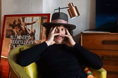 Adán Jodorowsky sana con psicomagia