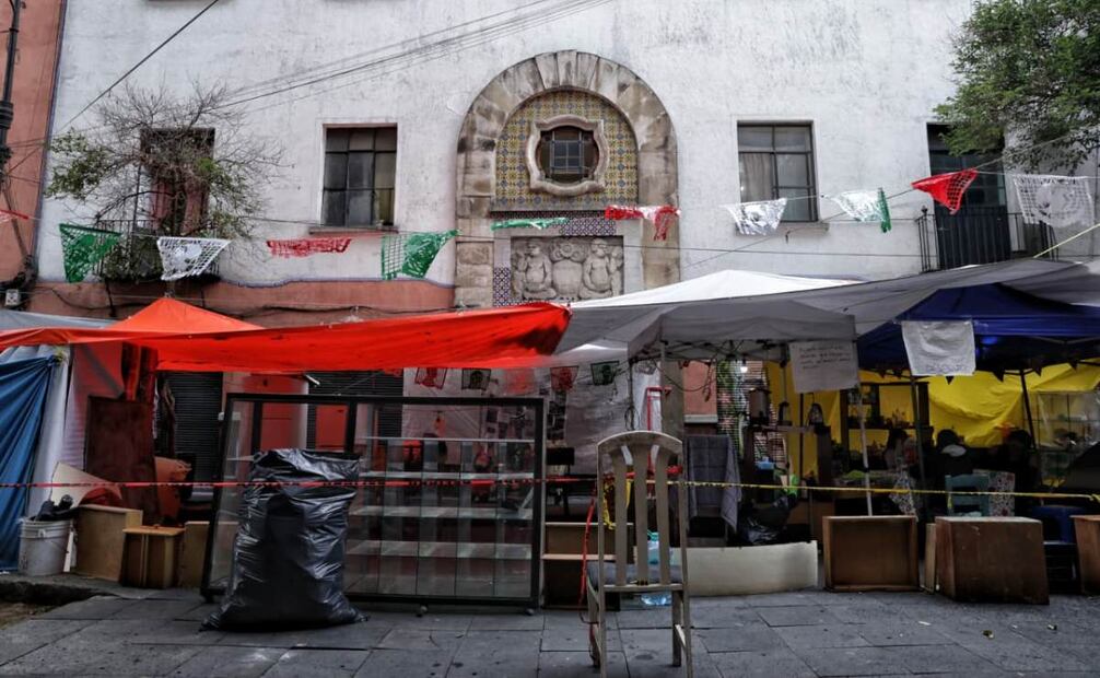 Mientras la situación legal del inmueble sigue sin resolverse y el Gobierno de la Ciudad de México busca expropiarlo a favor de los afectados
Foto: Especial