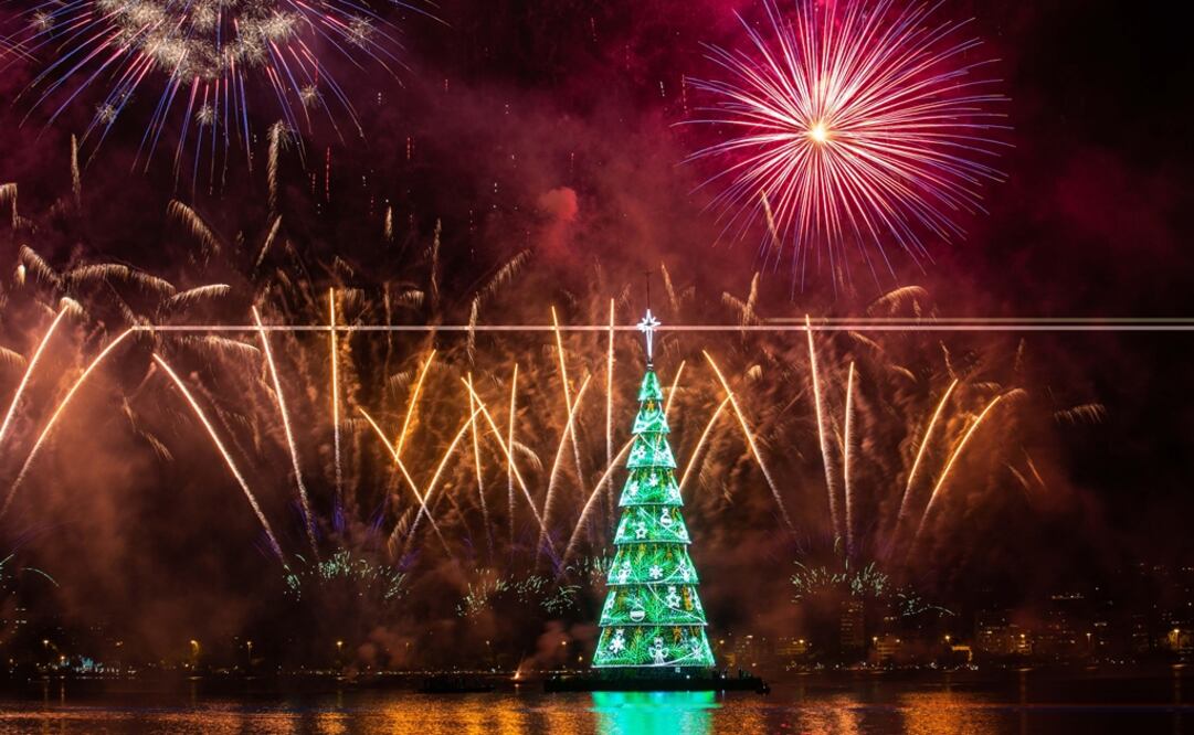 El árbol de Navidad flotante más grande del mundo, en Río de Janeiro (Foto: EFE)