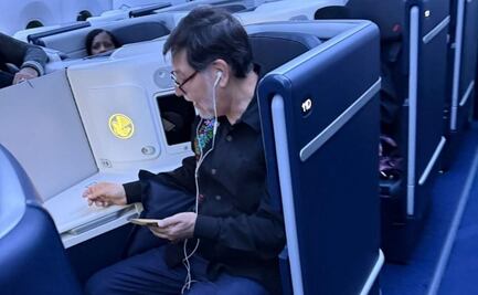 Fernández Noroña defiende su viaje a Francia; lanza reto a quienes lo critican