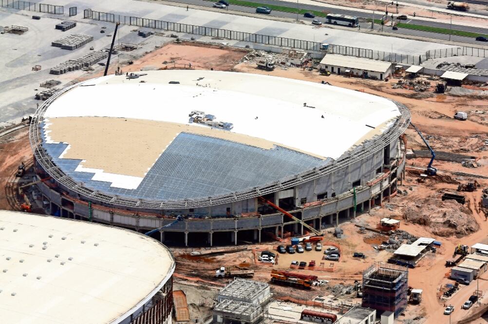 El velódromo quedó a medio edificar, tras el cambio de constructora (DAVID J. PHILLIP. AP)