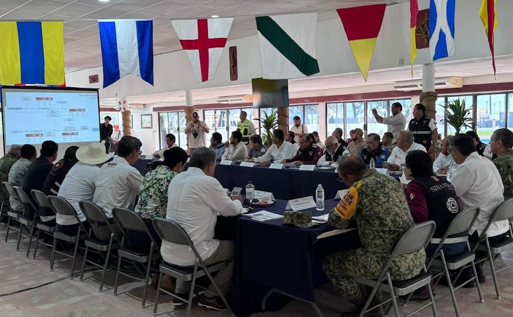 Autoridades estatales y federales durante la sexta reunión de coordinación en el Centro de Mando de la Primera Zona Naval (05/07/2025). Foto: Especial