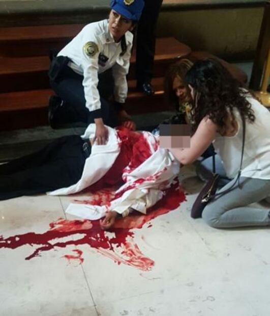 Apuñalan a sacerdote en la Catedral