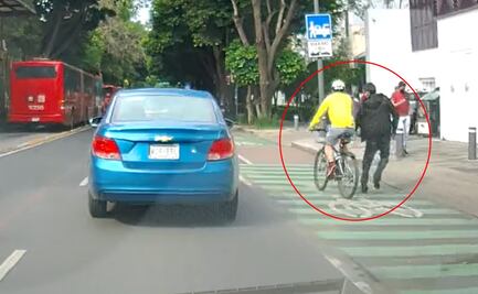 VIDEO. Ciclista "asusta" a transeúnte por caminar en pista; usuarios lo tunden en redes
