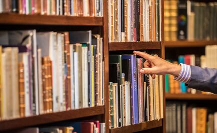 "Tsundoku", palabra para el placer por una pila de libros