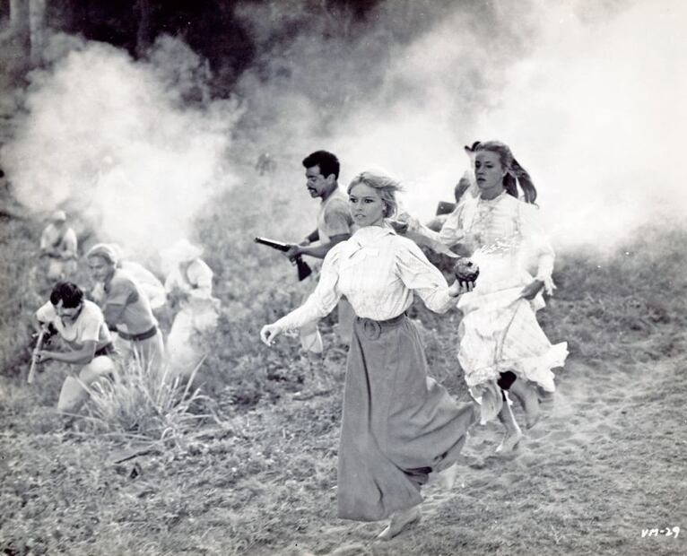 En ¡Viva María! (1965), las soberanas del cine francés encabezan la insurrección. Crédito: Mil Nubes-Foto