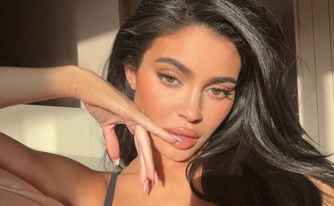 Kylie Jenner lució un exótico vestido de Schiaparelli en la Semana de la Alta Costura / Foto: Instagram @kyliejenner