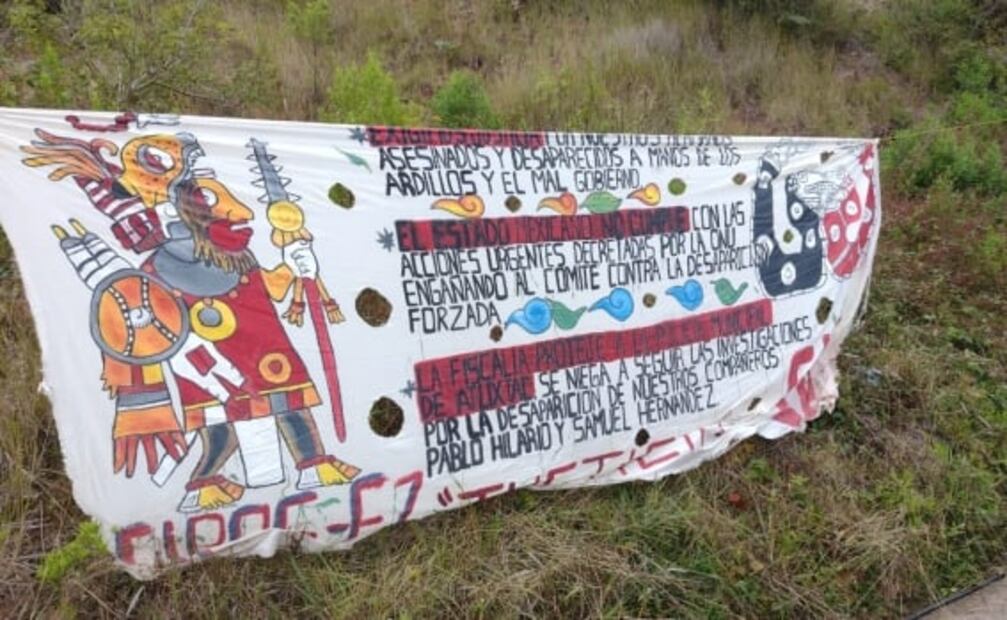 Detienen en la carretera a AMLO para exigirle seguridad en La Montaña, en Guerrero