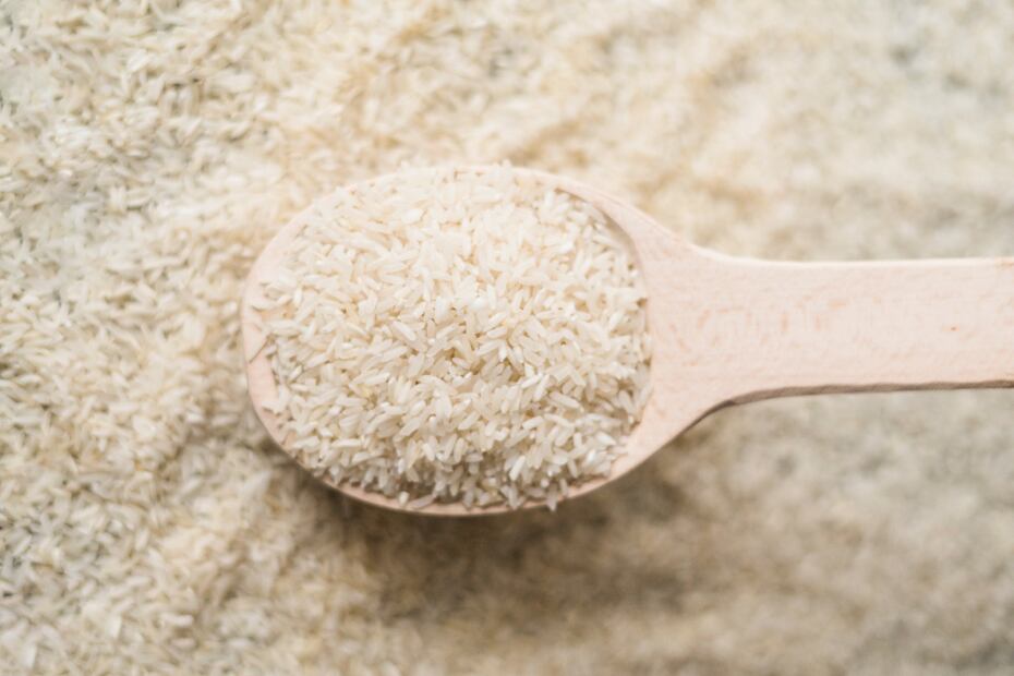 El arroz puede quedar impregnado de suciedad durante su almacenamiento y traslado. Foto: Freepik
