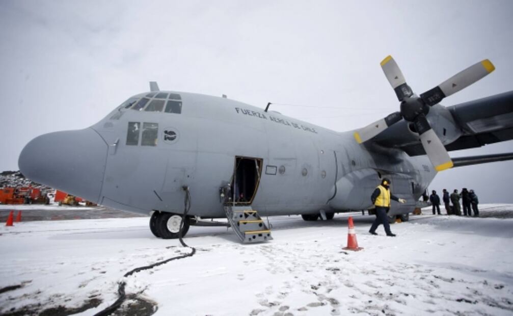 Autoridades de Chile amplían área de búsqueda de avión desaparecido