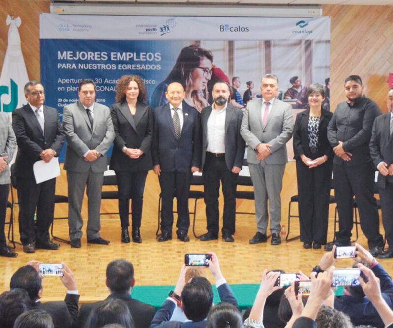 Representantes de diversas instituciones educativas acordaron implementar una especialidad de redes informáticas en 30 planteles de ocho entidades del país. Foto: CORTESÍA