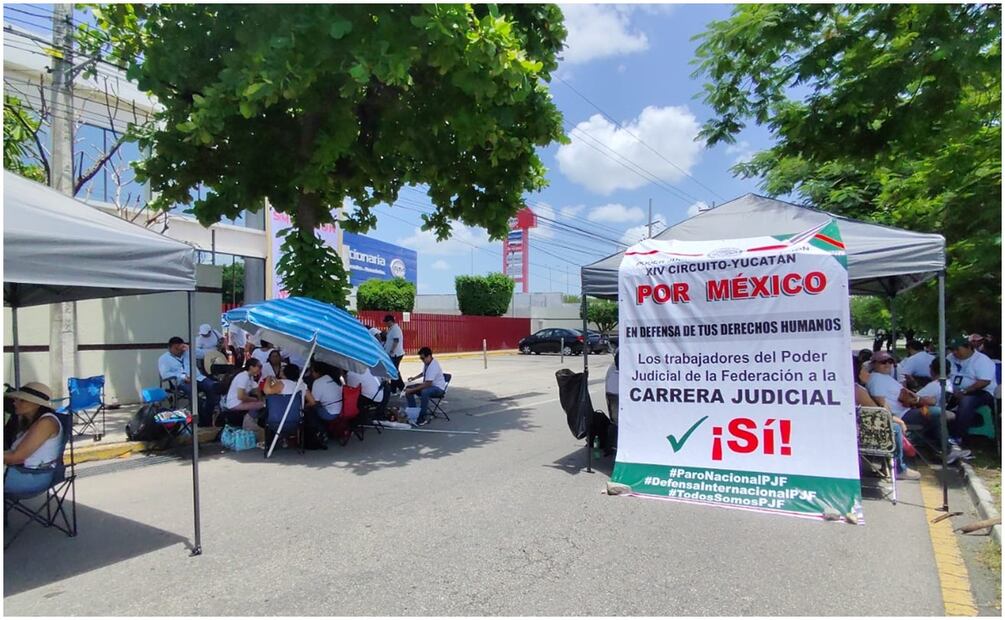 Trabajadores del PJF bloquean Avenida Itzáes en Mérida, Yucatán. Foto: Especial