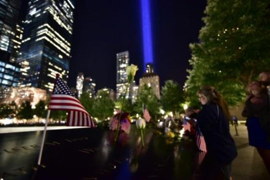 Torres de luz conmemoran aniversario del 11-S