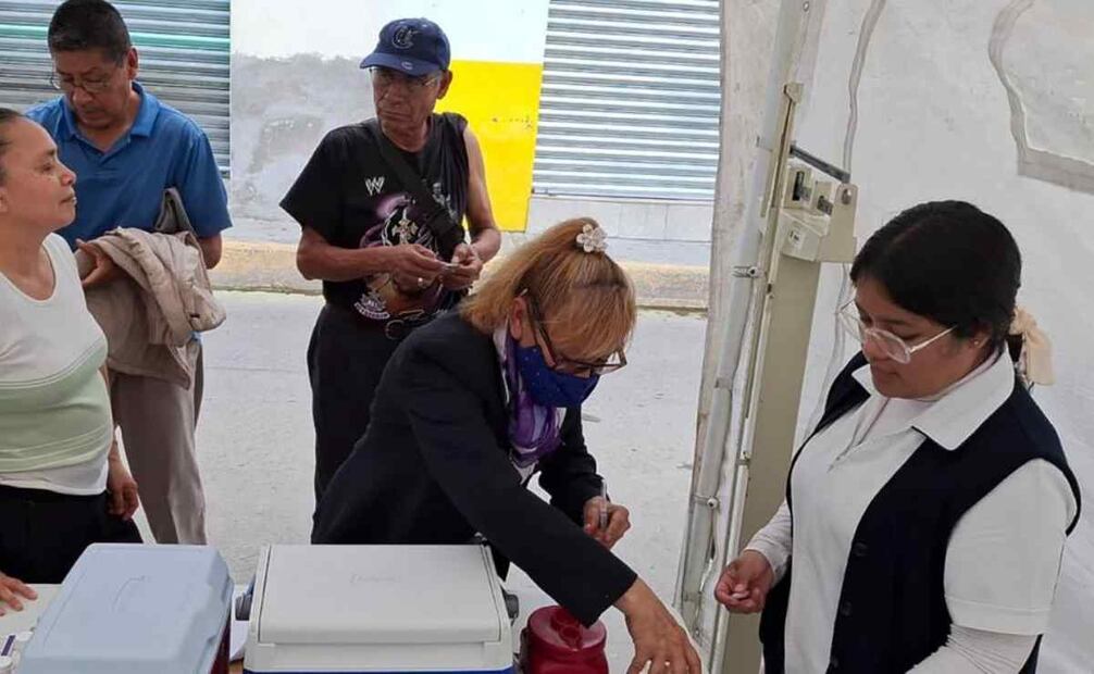En coordinación con el DIF municipal, que instaló una Unidad Móvil para otorgar consulta médica, se impartieron pláticas de saneamiento básico. Foto: Especial
