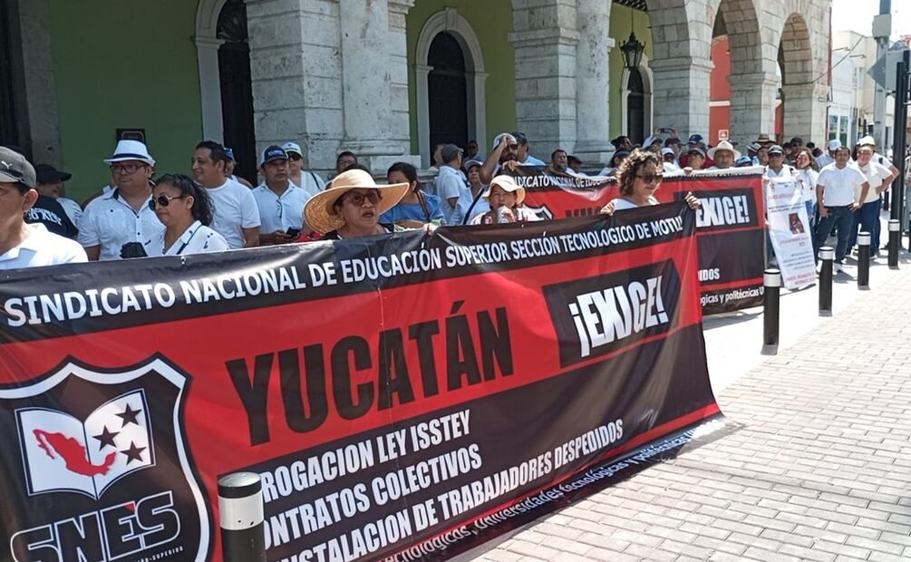 Marcha de maestros en Yucatán. Foto: Especial