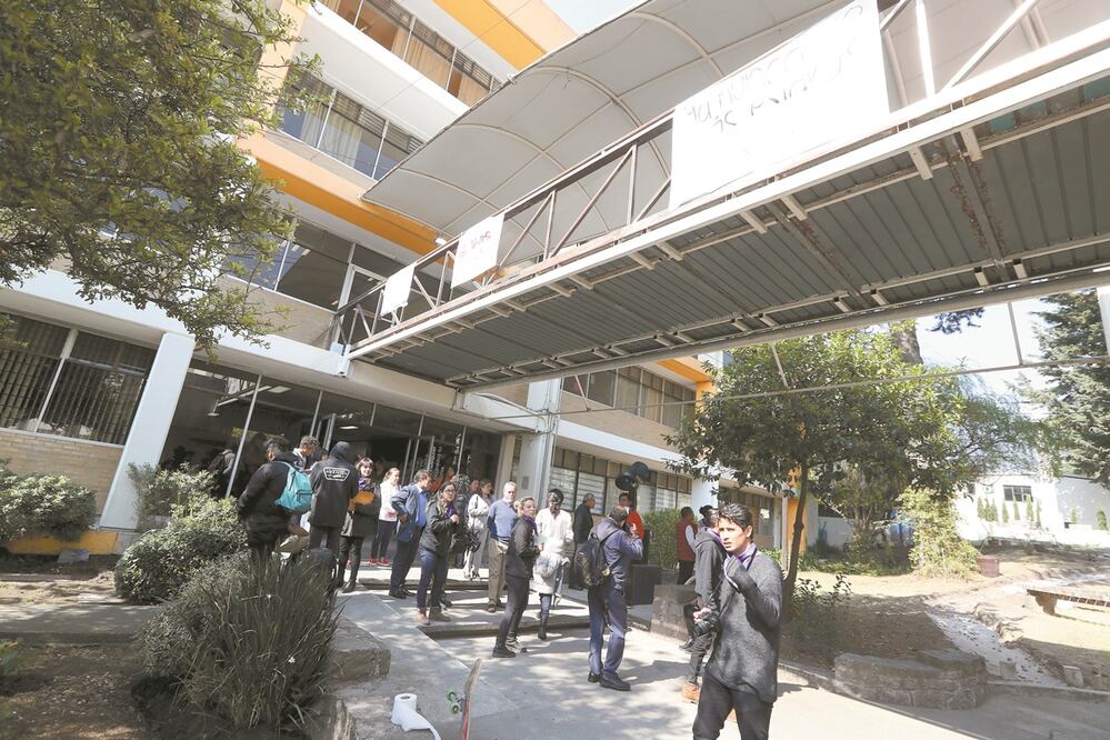 Después de haber estado una semana en paro, la Facultad de Arquitectura fue entregada a las autoridades administrativas por parte de las alumnas paristas. Según la dirección, se retomará el curso inmediatamente. Foto: FOTOS: JORGE ALVARADO. EL UNIVERSAL