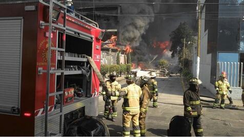 Controlan incendio de fábrica en San Bartolo Tenayuca