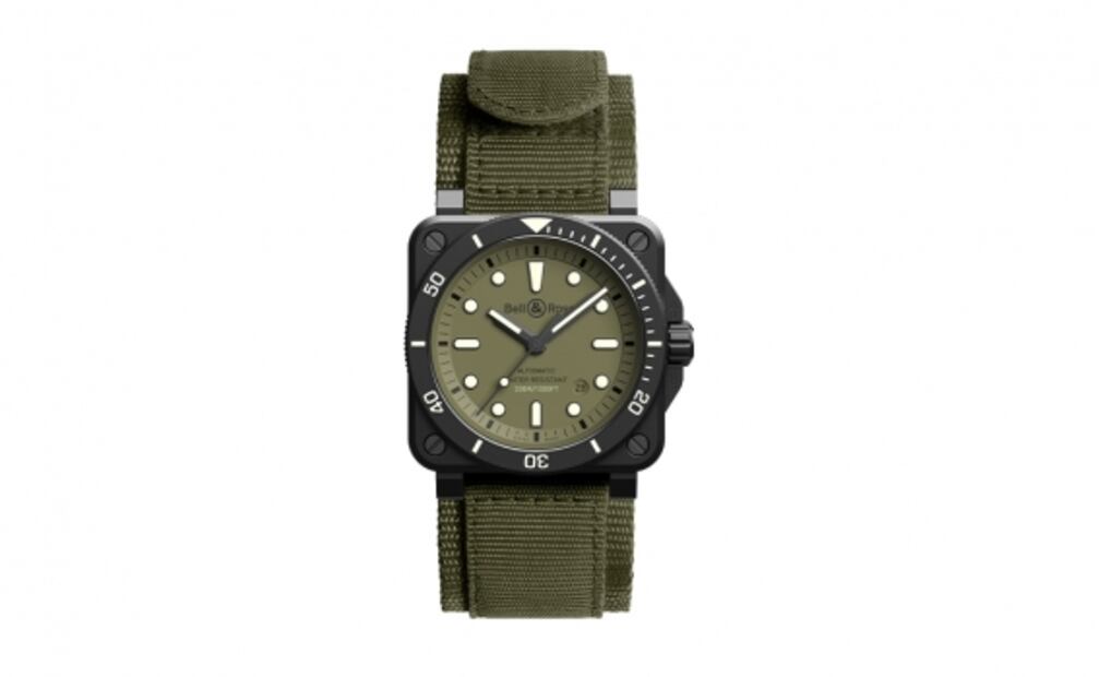 BR 03 Diver Military, paso de gigante