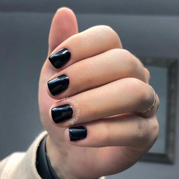 Las "uñas piano" son un diseño sofisticado y moderno. Foto: Instagram @beauty.neymali