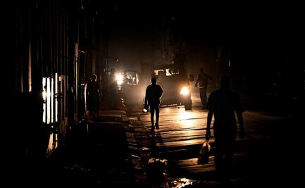 Cubanos atraviesan cuarto apagón nacional; gobierno batalla para reconectar sistema