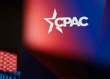 ¿Qué es la CPAC?; la conferencia de derecha en EU donde hubo saludos nazi de Verástegui y Bannon