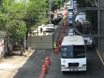 Desgajamiento mantiene afectada circulación en carriles laterales de Periférico en Valle Dorado