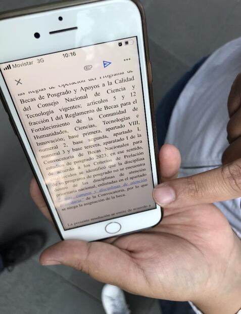 Estudiantes de posgrado del área administrativa protestan en la sede del CONACHYT afectados por la nueva norma que excluye áreas No prioritarias para dar becas por parte del CONACHYT.
Fotos: Francisco Rodríguez/EL UNIVERSAL.