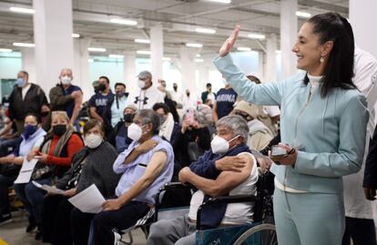 Arranca en CDMX la vacunación de refuerzo contra Covid-19 para adultos mayores de 60 años 