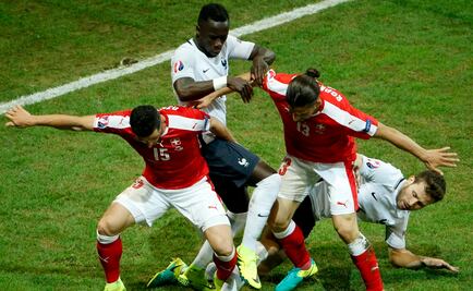 Francia iguala con Suiza; Albania, tercero