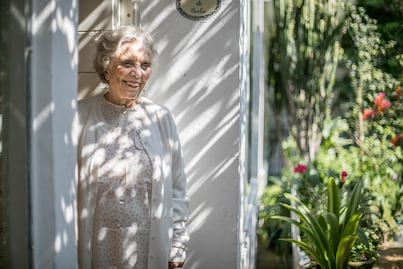 "Estaba todo tirado en el suelo, los calzones, los brasieres, los vestidos, todo”: Elena Poniatowska habla del robo 