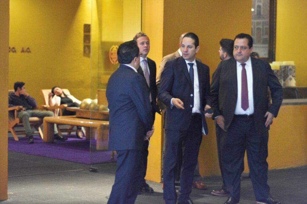 Los gobernadores panistas se reunieron en privado con el dirigente de su partido en el Club de Banqueros, ubicado en el centro de la Ciudad de México (ALONSO ROMERO. EL UNIVERSAL)