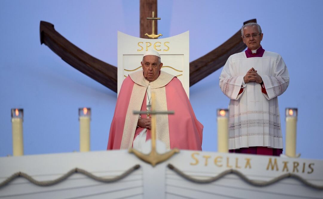 El Papa Francisco dirige la santa misa en la Place d'Austerlitz (U Casone) en Ajaccio, Córcega, Francia, el 15 de diciembre de 2024. Foto: EFE