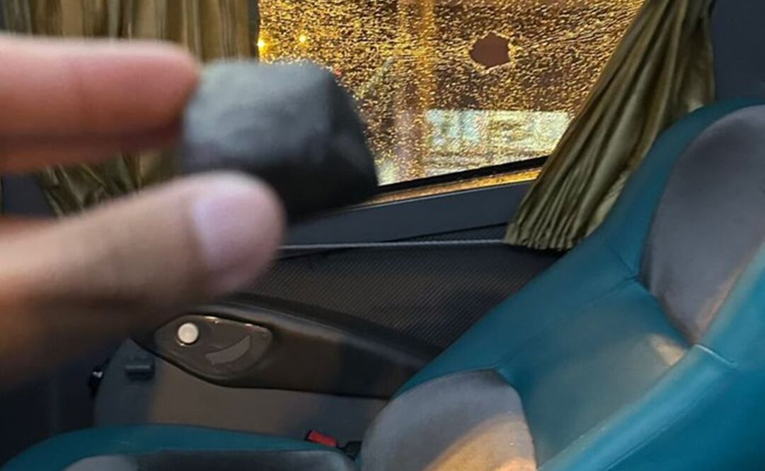Un jugador de Tigre compartió las piedras dentro del camión / Foto: Especiales