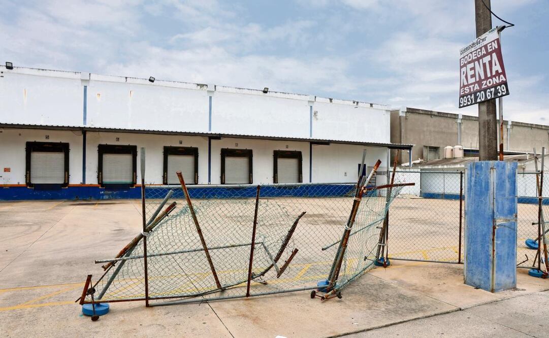 En zonas de Tabasco pueden verse naves industriales y oficinas vacías; todo se ha visto afectado, asegura un empresario. Foto: VALENTE ROSAS/EL UNIVERSAL