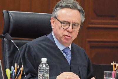 Funcionarios no pueden bloquear sus redes: Corte