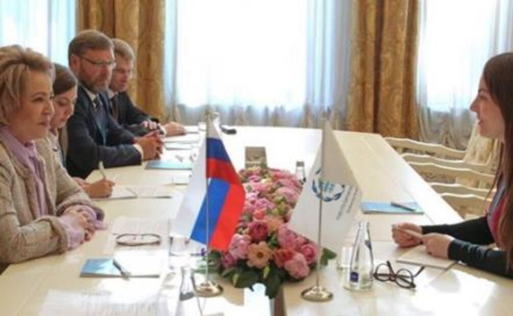 ​Gabriela Cuevas muestra en redes sociales foto con Putin