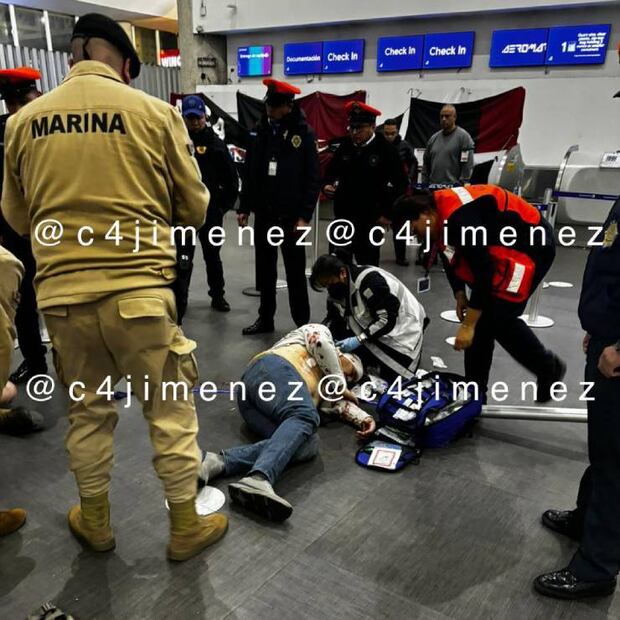 Ciudadano venezolano atacado con una navaja este jueves en el AICM. Foto: Tomada de Carlos Jiménez