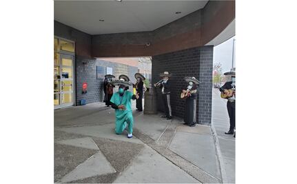 Mariachis levantan el ánimo al Son de la Negra ante Covid-19 en Nueva York 