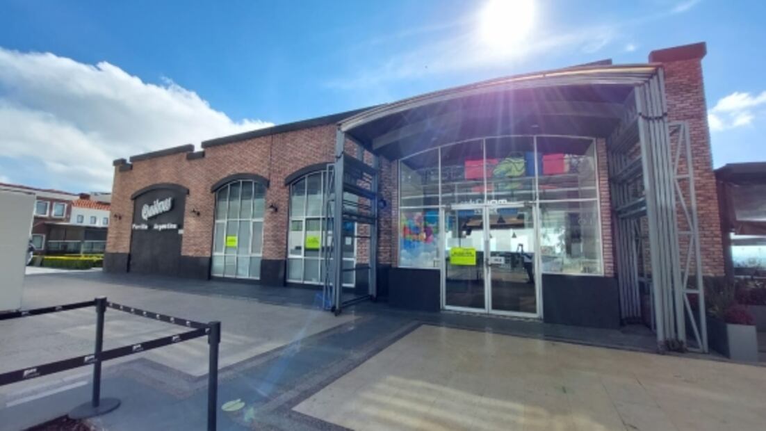 Por adeudos de pagos, cortan agua al centro comercial La Cúspide en Naucalpan