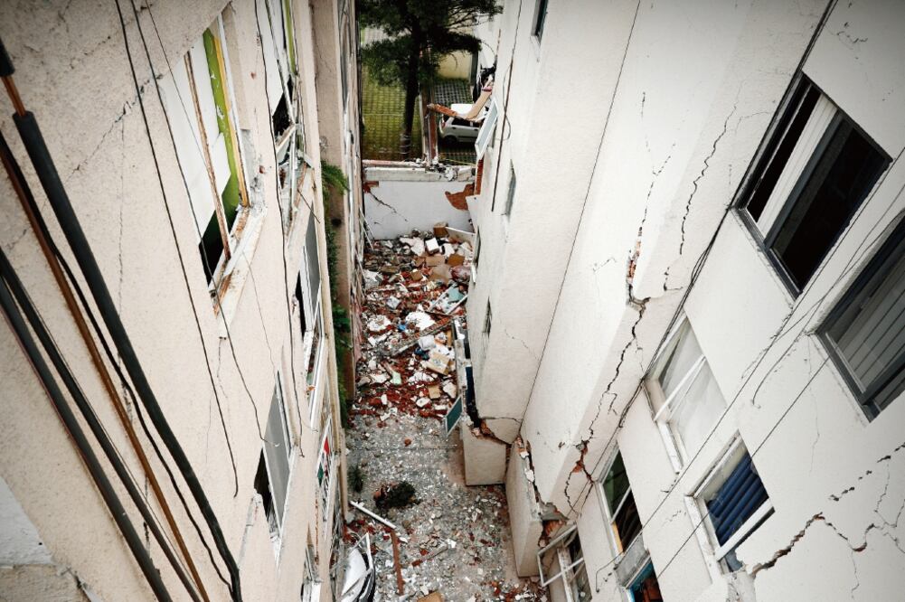 Mientras el inmueble colapsado en la calle Tokio, en la delegación Benito Juárez, no sea derrumbado, los vecinos no podrán reparar las afectaciones. (YADÍN XOLALPA. EL UNIVERSAL)